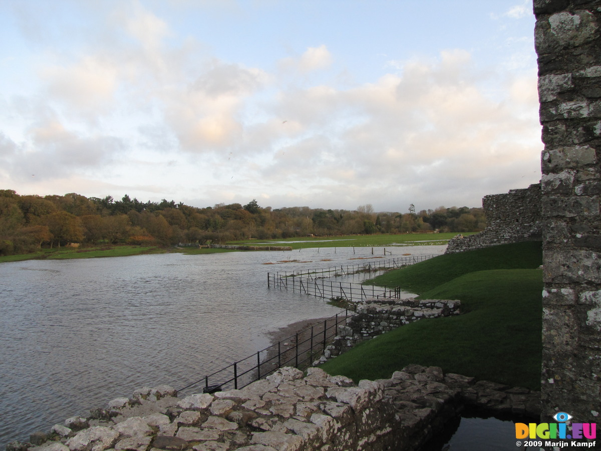 SX10430-10484 Polar planet high water at Ogmore Castle