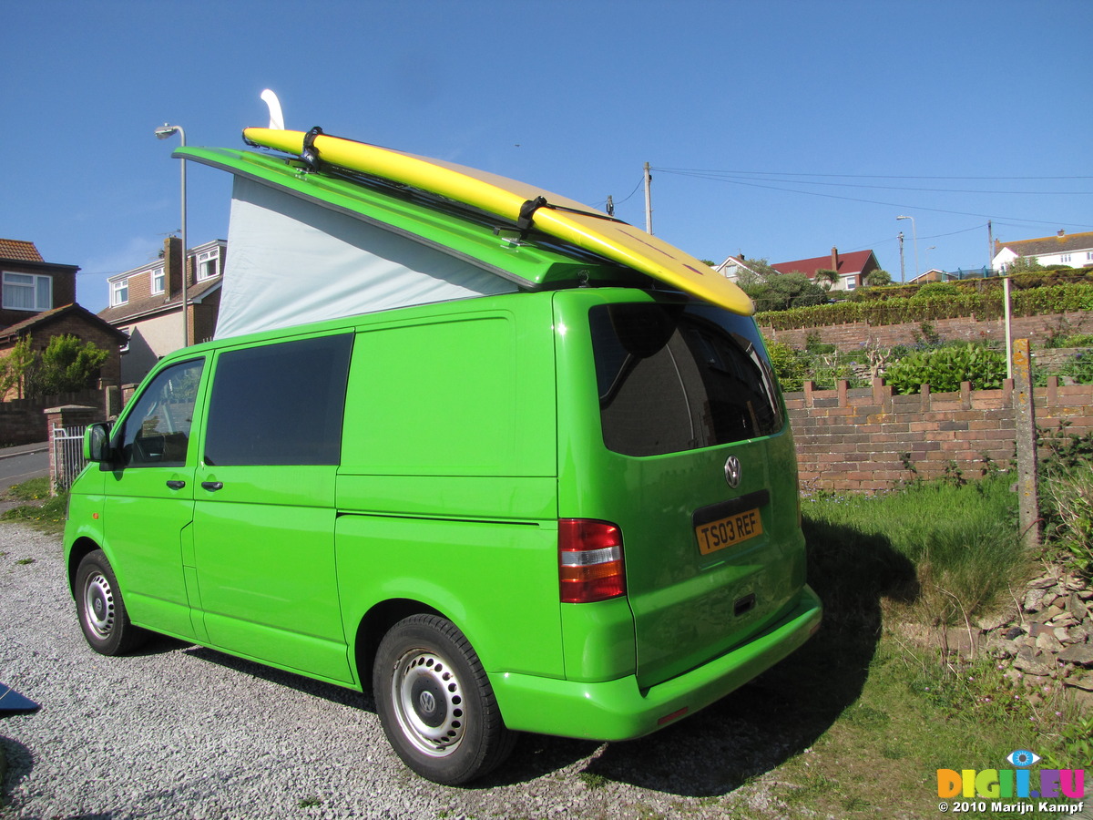 SX14110%20Popup%20up%20with%20big%20yellow%20surfboard%20on%20roofrack.jpg