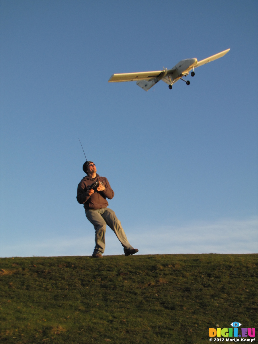 flying remote control airplanes